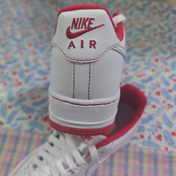 Nike Low-Top Sneakers - Picture 7 of 8